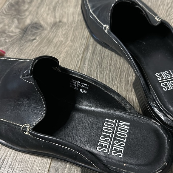 Mootsies Tootsies Black Slip on shoes size 6.5 - Picture 3 of 4